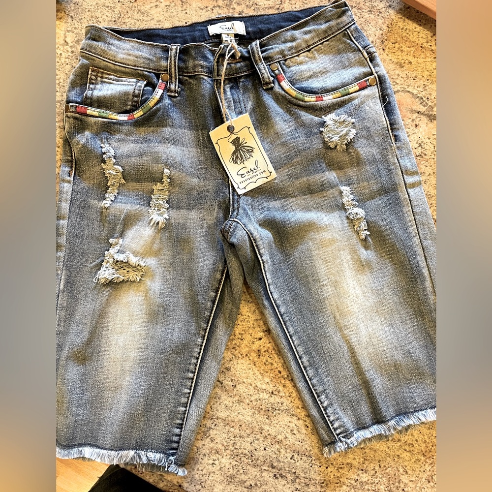 NWT Easel -Skinny Distressed Color Stitched Bermuda Shorts